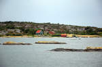 Blick auf die Insel Härmanö von der Fähre zwischen Tuvesvik und Käringön.