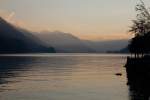 Abendstimmung am Brienzersee mit Blick in Richtung Westen. Brienz, 23. Sept. 2010, 18:58