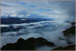 Der Nebel reisst auf und gibt den Blick auf den Brienzersee frei.
(Brienzer Rothorn,30.09.2012)