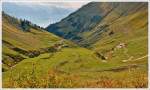 . Die Aussicht aus der Brienz Rothorn Bahn auf den Chemad-Erddamm, die Chemad, den Brienzersee und auf das Bergpanorama. 27.09.2013 (Hans)