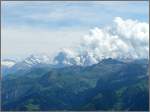 Whrend man den Eiger sehr gut sieht, den Mnch noch teilweise, kann man die Jungfrau nur hinter den Wolken erahnen.