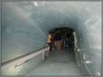 Etwa 20 Meter unter der Aussichtsplattform am Jungfraujoch befindet sich der  Eispalast , eine faszinierende Welt aus Gngen und Hallen, die in das Eis des Jungfraufirn geschlagen wurde.