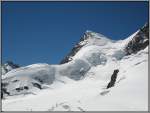 Am Jungfraujoch - Blick auf Felsen und Schnee.