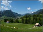 Aussicht aus dem Goldenpass ins Saanenland bei Gstaad.  25.05.2012 (Jeanny)