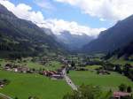 Blick von der Tellenburg bei Frutigen in Richtung Ltschberg. Unten liegt Kandergrund und weiter hinten Blausee und Kandersteg. (12.07.2007)