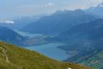 Auch am Niesen kann man schne Landschaftsfotos vom Kanton Bern machen. Hier sieht man den Thunersee, den Brienzersee und dazwischen die Stadt Interlaken. Das Bild entstand am 02.09.2009.