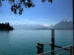 Blick von der Schiffsanlegestelle Hnibach ber den Thunersee aufs Berner Oberland, Mai 2015