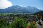 Niederurnen, Ausblick von der Burg zum Berg Federispitze 1865 M., Kanton Glarus (03.07.2011)