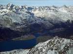 Aussicht in die frisch verschneite Bergwelt.