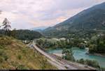 Blick vom Ort Reichenau (Gemeinde Tamins) im Kanton Graubünden (CH) Richtung Westen.
Ebenfalls im Bild ist die neue, noch im Bau befindliche Hinterrheinbrücke beim Bahnhof Reichenau-Tamins der Rhätischen Bahn (RhB) zu sehen.
Hier fließen Vorderrhein und Hinterrhein zusammen.
[10.7.2018 | 17:18 Uhr]