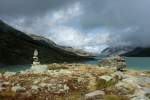 Wolkenfetzen sorgen fr eine dramatische Stimmung am Lago Bianco.
(18.09.2009)