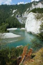 Weisse Kalkfelsenund trkisblaues Wasser begleiteten uns auf unserer Wanderung durch die Rheinschlucht.
(13.09.2009)