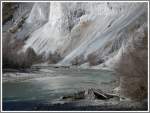 Unberhrte Flusslandschaft in der Vorderrheinschlucht.