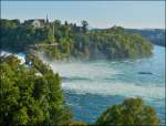 Der Rheinfall bei Schaffhausen aus dem Zug gesehen am 16.09.2012.