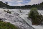 Es führt über den Rhein eine Brücke aus Stein... Am Rheinfall in Schaffhausen ist der Wasserstand im Frühsommer besonderst hoch.
(18.06.2016)