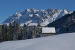 Von einer Hochebene bei Ennetbühl/Rietbad (SG) Blick auf das Alpsteinmassiv mit dem 2502 m hohen Säntis (12.02.2022)