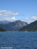 Monte San Salvatore in Lugano am 3.8.07 von Capolago (unterste Ortschaft am Luganersee) fotografiert.