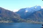 Piazoggna - Blick ber den Lago Maggiore auf Minusio, Contra (links vom Staudamm, Tenero (unterhalb Staudamm) und Gordola (rechts).