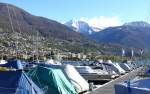 Locarno - Blick vom Bootshafen ber den Lago Maggiore Richtung Verzascatal und Piz Vogorno am 07.04.2008