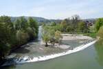 BISCHOFSZELL, 04.05.2023, Blick aus dem Zug auf die Mündung der Sitter in die Thur