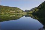 Ein Frühsommertag an einem See im Vallée de Joux.