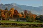 Herbststimmung am Chteau Hauteville,im Hintergrund der Rocher-de-Naye.