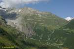 Blick vom Grimsel Pass über das Rhônetal auf den Furkapass und die Reste des Rhône Gletschers links.