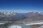 Vom kleinen Matterhorn aus ergibt sich Anfang September 2011 dieser Blick ins Tal