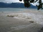 Gewaltige Wassermassen fliessen nach sehr ergiebigen   Regen in den See.