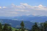 Blick von dem Berg  Pfnder  bei Bregenz am Bodensee auf die Alpen (07.08.10)    