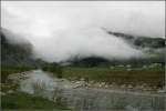Hier drückt das schlechte Wetter auf der Nordseite der Alpen durch die Schöllenschlucht ins Urserental und füllt dieses nach und nach mit Nebel auf. 

22.05.2008 (M)