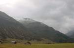 Herbstlicher Blick von Andermatt ins Ursental.