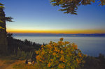 Abenddämmerung am Adriatischen Meer westlich von Izola in Slowenien.