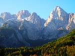 pik rechts ist ein 2473m hoher Berg in der Oberkrain in den Julischen Alpen in Slowenien. Der Berg erhielt seinen Namen (pik = Spitze) aufgrund seiner markanten Gestalt.