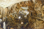 Die Höhlen von Postojna in Slowenien - Dem Besucher bietet sich ein un¬gewöhnlicher Reichtum des abgesonderten Kalkspats – Sinterbildungen bzw.