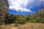 Das NaturschutzgebietEl Torcal (Paraje Natural Torcal de Antequera). Zerklüftete Felsen und Schluchten wechseln in stets neuer Gestalt einander ab. Aufnahme: Juli 2014.