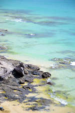 Ein Teil der Felsenküste vor dem Hotel R2 Pajala Beach in Costa Palma auf der Insel Fuerteventura - Spanien.