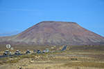 Montana Roja kurz vor dem Wanderdünengebiet El Jable bei Corralejo auf der Insel Fuerteventura - Spanien.