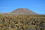 Der Vulkan Montaña Roja befindet sich kurz vor Wanderdüne El Cable südlich von Corralejo auf der Insel Fuerteventura - Spanien.