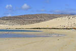 Am Strand vor Risco El Paso an der Insel Fuerteventura in Spanien.