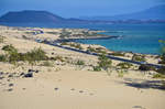 Fuerteventura, Spanien: Blick vom Parque Natural de Corralejo in nördlicher Richtung. Im Hintergrund sind die Insel Lobos bzw. Lanzarote zu sehen. Aufnahme: 17. Oktober 2017.