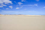 Südlich von Corralejo auf der Insel Fuerteventura erstreckt sich das Dünengebiet des Nationalparks (Parque Natural de las Dunas de Corralejo) auf cirka 11 Kilometer Länge.