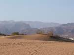 Blick über die Dünen von Maspalomas in Richtung Landesinnere von Gran Canaria. Das Foto stammt vom 09.06.2008