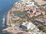 Das Grand Hotel  Lopesan Costa Meloneras  aus dem Hubschrauber heraus fotografiert.