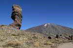 Roque Cinchado und Teide (3718 Meter) - Teneriffa. Aufnahme: Oktober 2008.