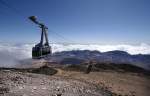 Aussicht vom Teide-Krater in nord-westlicher Richtung. Im Vordergrund sehen Sie die Teile Seilbahn. Aufnahme: Oktober 2008.