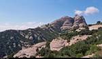 Blick auf das Montserrat-Gebirge in der Provinz Barcelona (E), ein Teil des Gebirgszuges Serralada Prelitoral Catalana ( Katalanisches Vorküstengebirge ), während einer Wanderung.