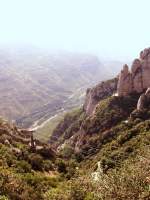 MONISTROL DE MONTSERRAT, 08.06.2006, Blick auf die Seilbahn, die vom FGC-Bahnhof Montserrat-Aeri hinauf zum Kloster führt