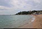 Blick auf das Mittelmeer (Costa Brava) am Strand von Lloret de Mar (E).