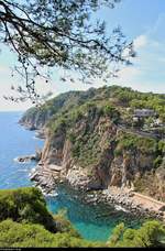 Blick von der Burg des Seebades Tossa de Mar (E) auf die Costa Brava am Mittelmeer.